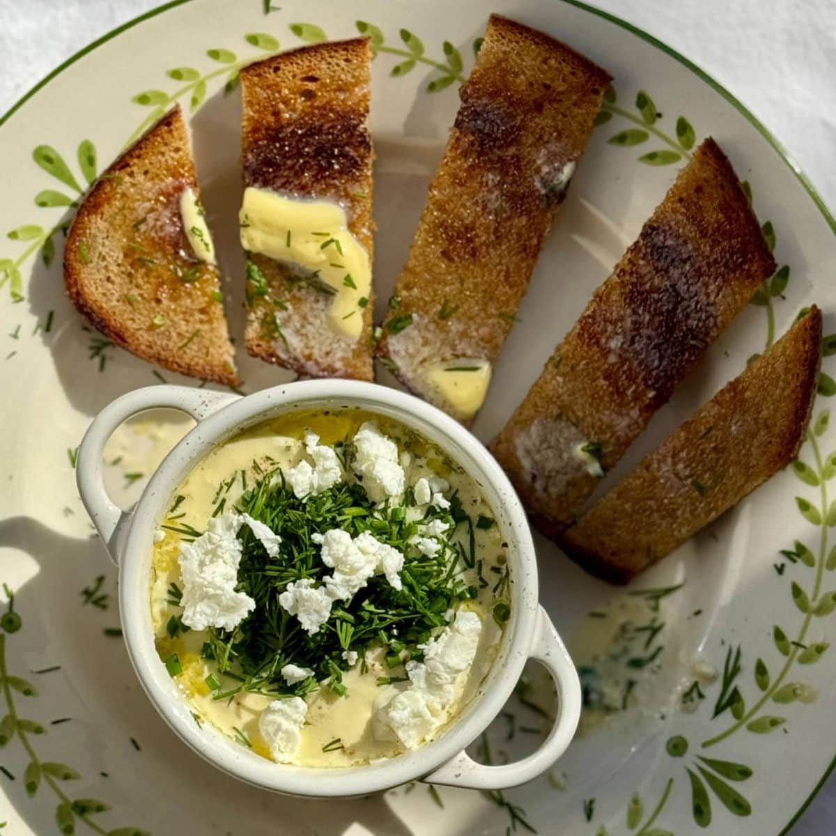 Oeufs Cocotte (Easy Baked Eggs)