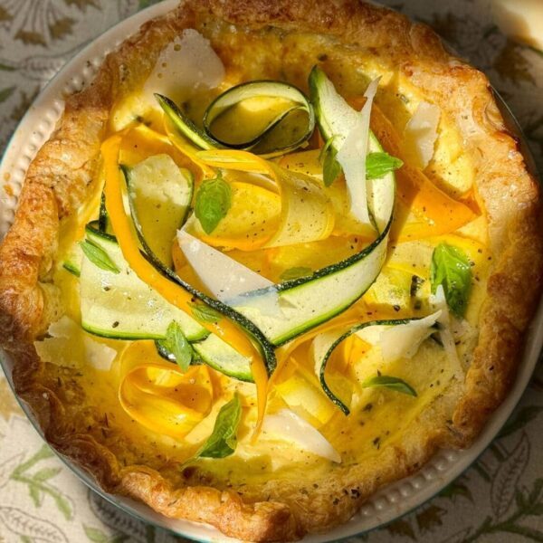 quiche courgette on a white plate.