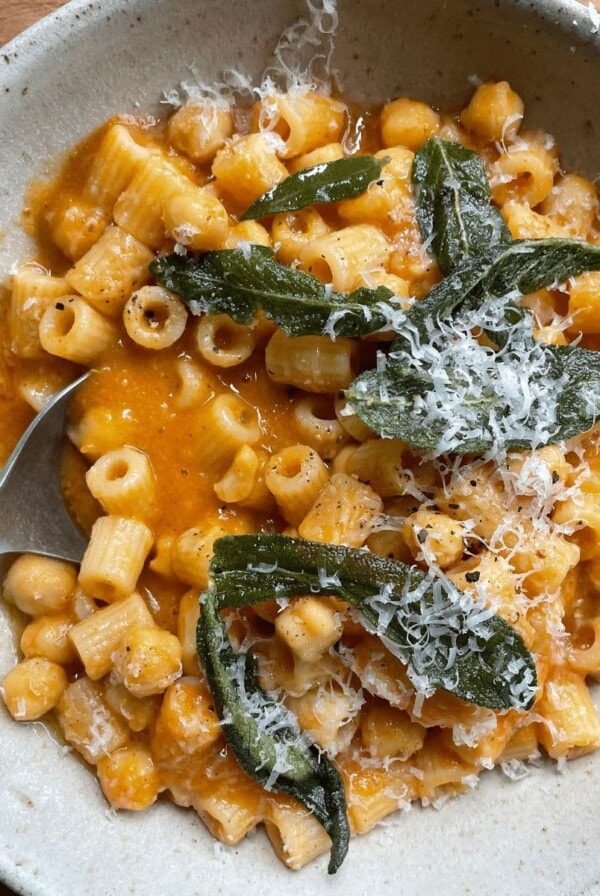 cucina povera example of pasta e ceci.