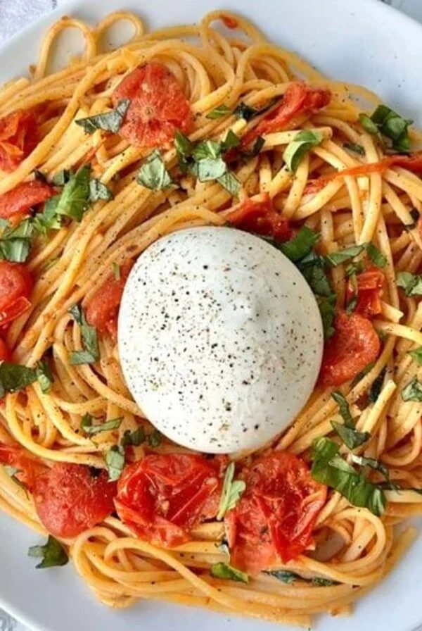 spaghetti burrata with tomatoes.