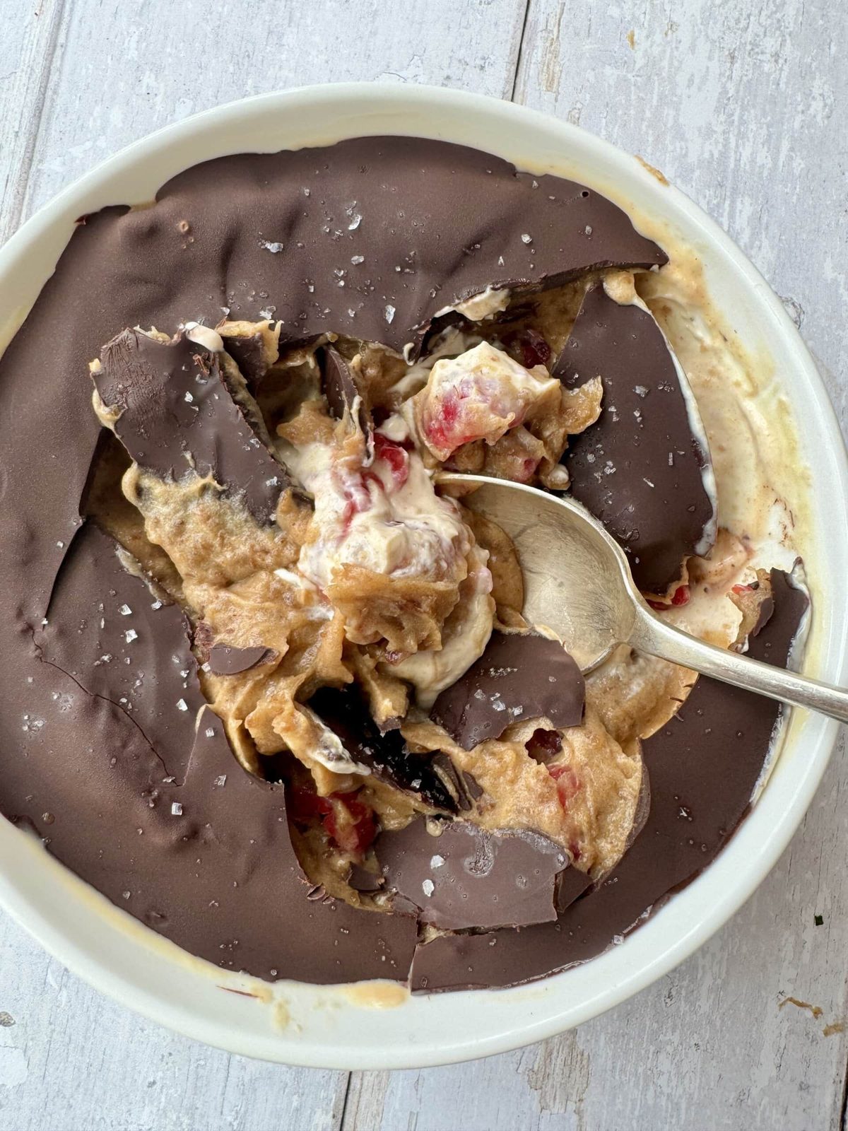 PEANUT BUTTER AND YOGURT BOWL WITH DATE CARAMEL.