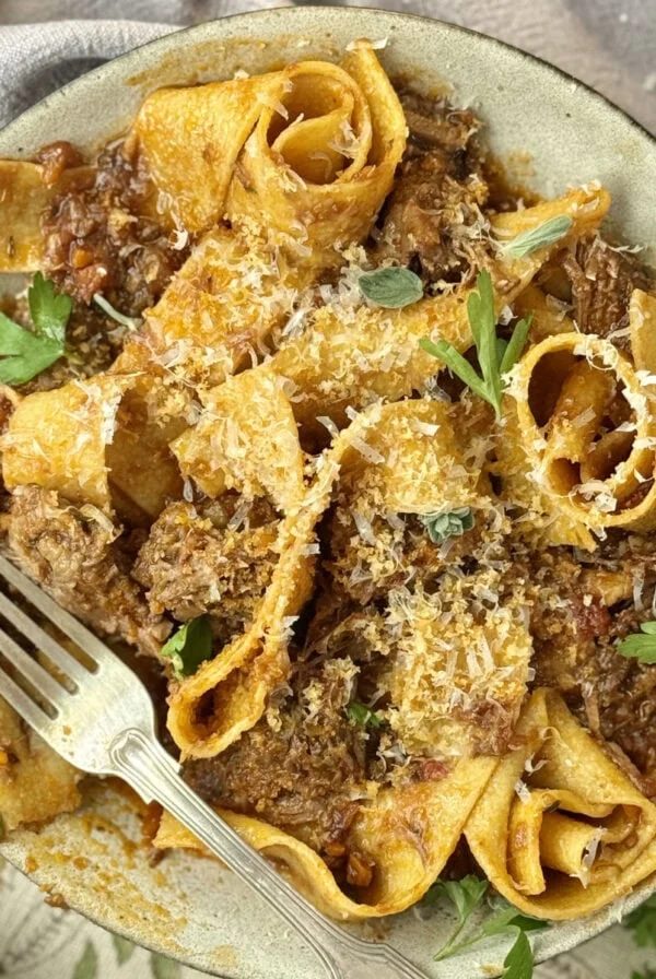 Beef short ribs ragu with pappardelle on plate.