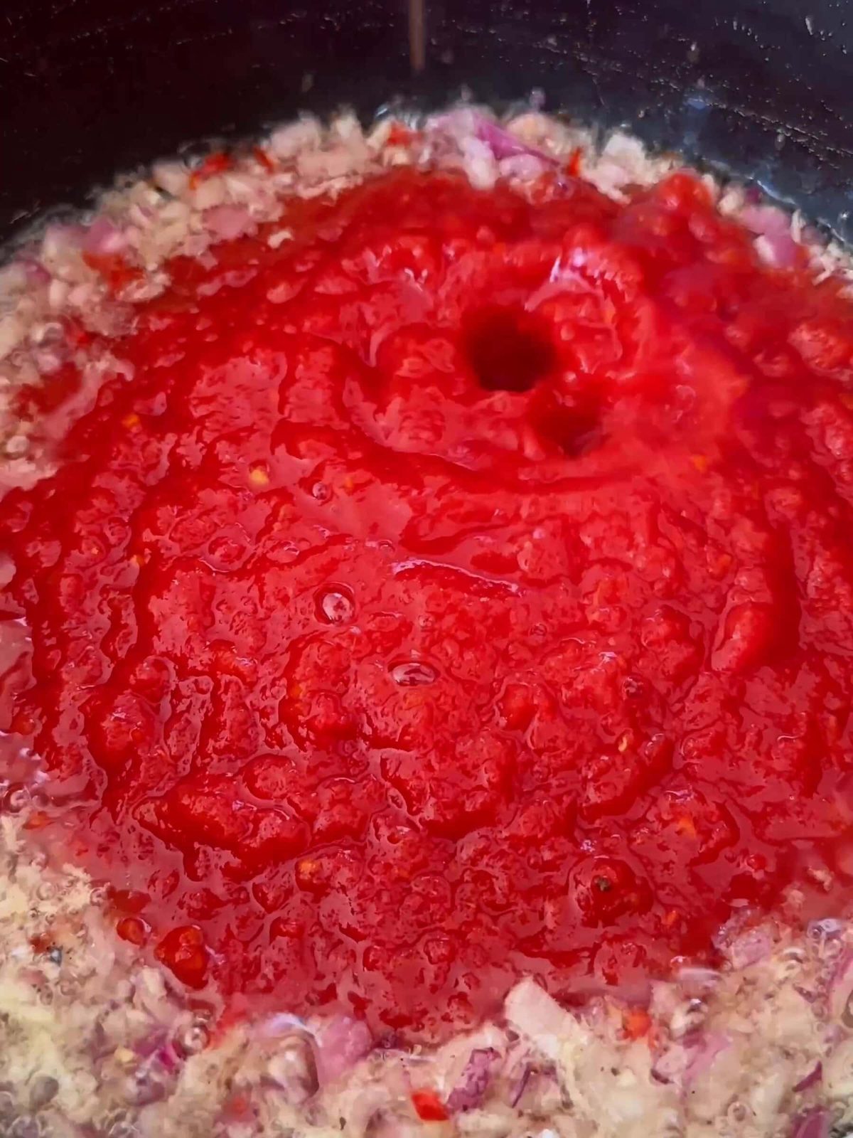 making chilli tomato sauce to go with chicken kofta.