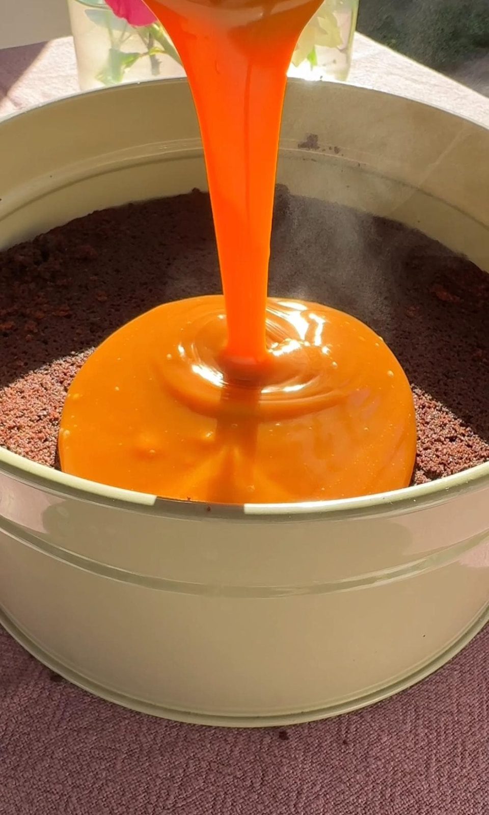 Pouring caramel on the chocolate cake.