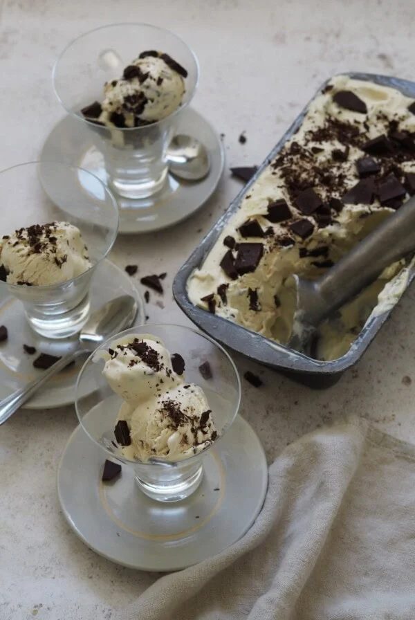 Serving Ice cream with Baileys in bowls