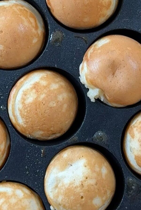 poffertjes pan close up thumbnail.
