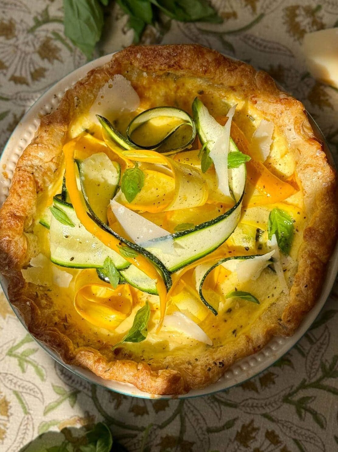 quiche courgette on a white plate.