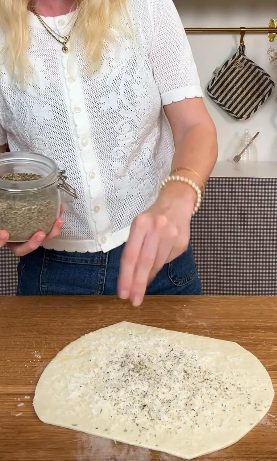 pimping puff pastry with cheese and herbs.