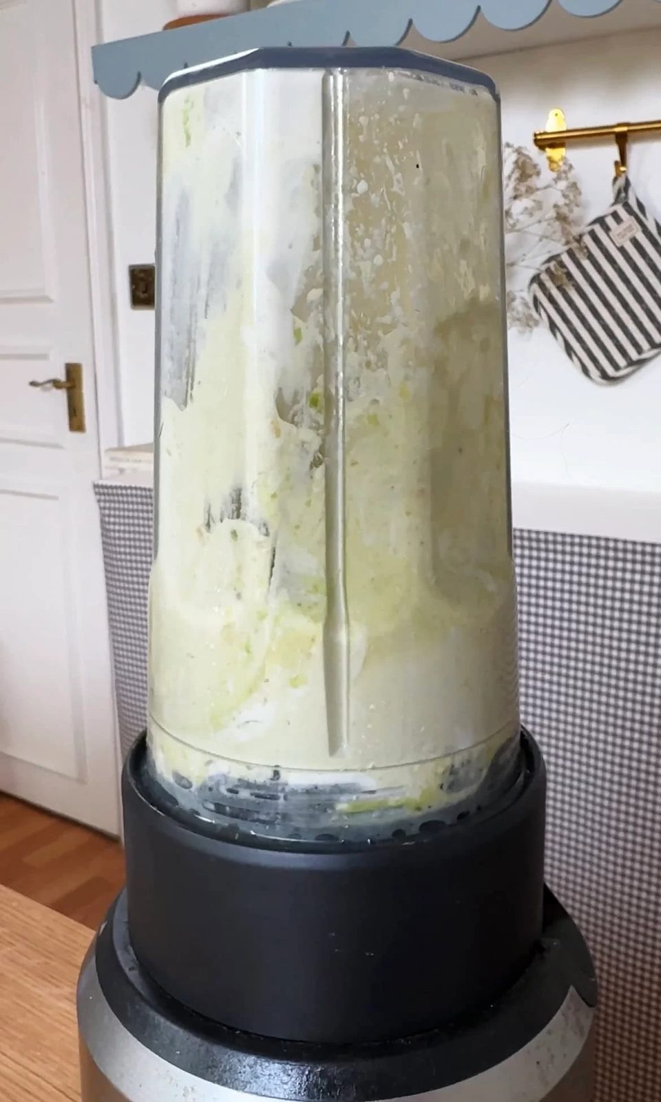 blending avocado crema.