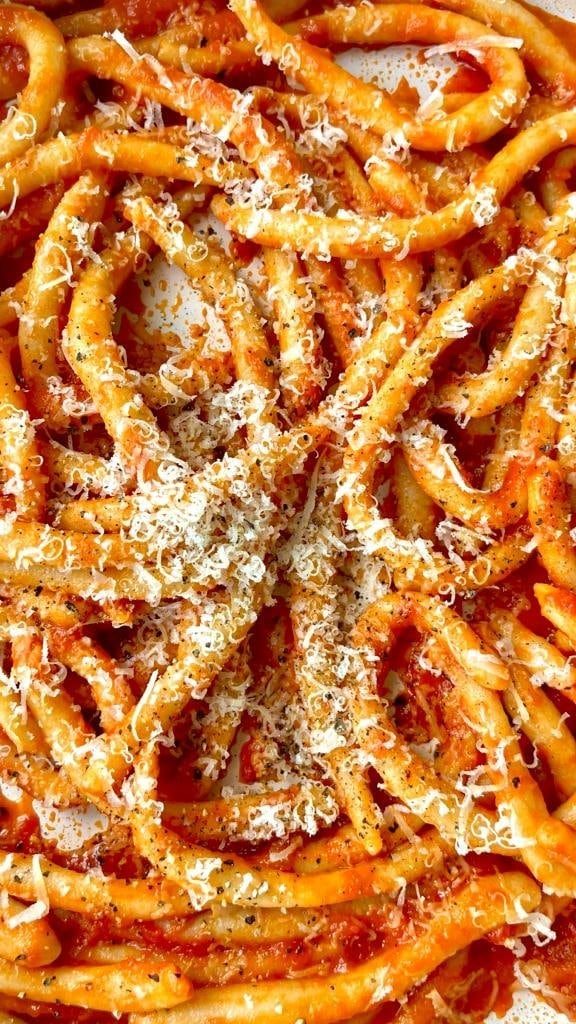 Easy Tomato Sauce with 4 Ingredients