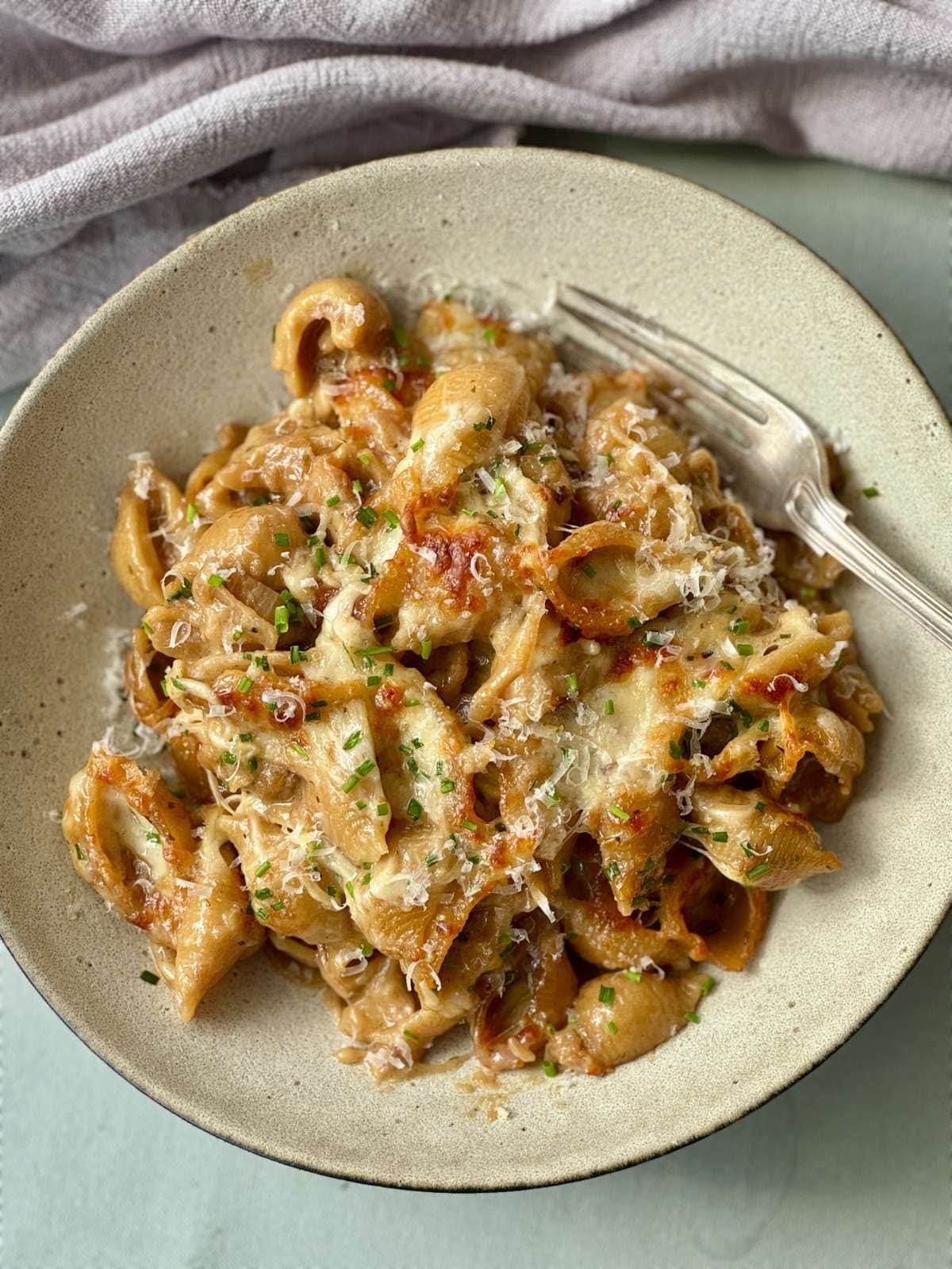 A bowl of French onion soup pasta.