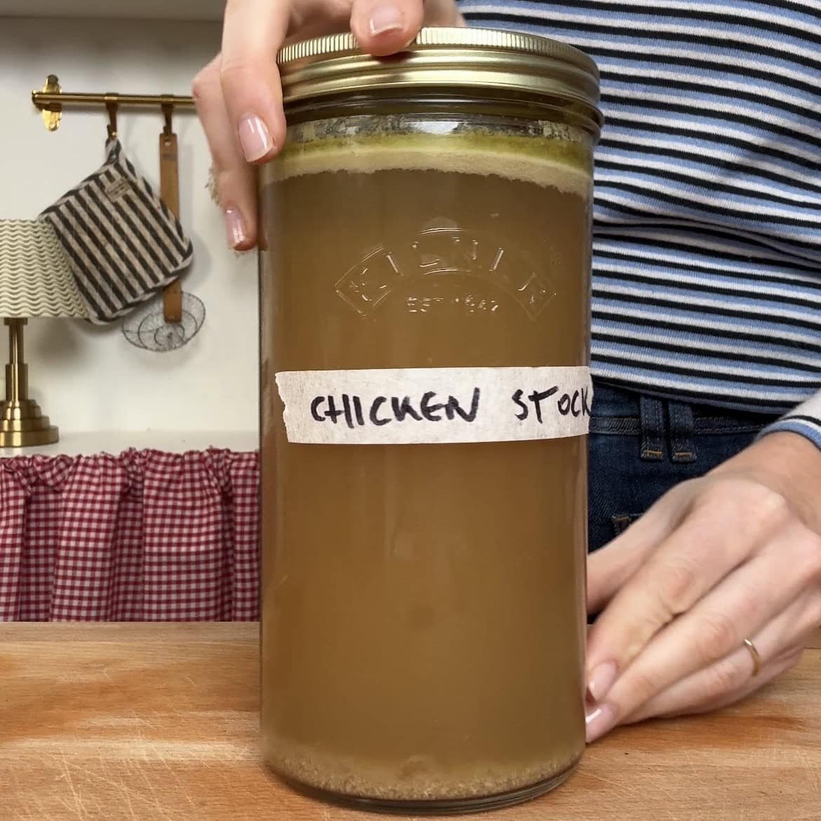 Easy Homemade Chicken Stock