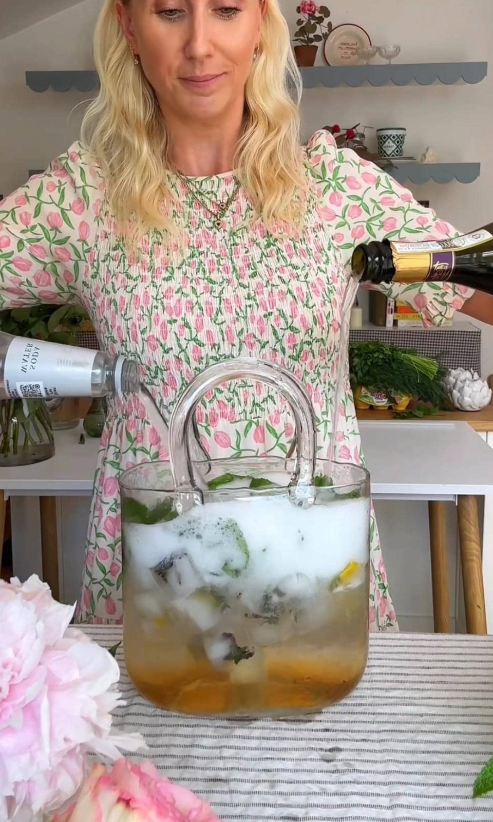 mixing soda water and prosecco for hugo spritz.