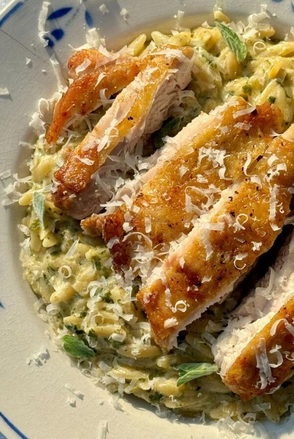 Lemon chicken orzo in a bowl.