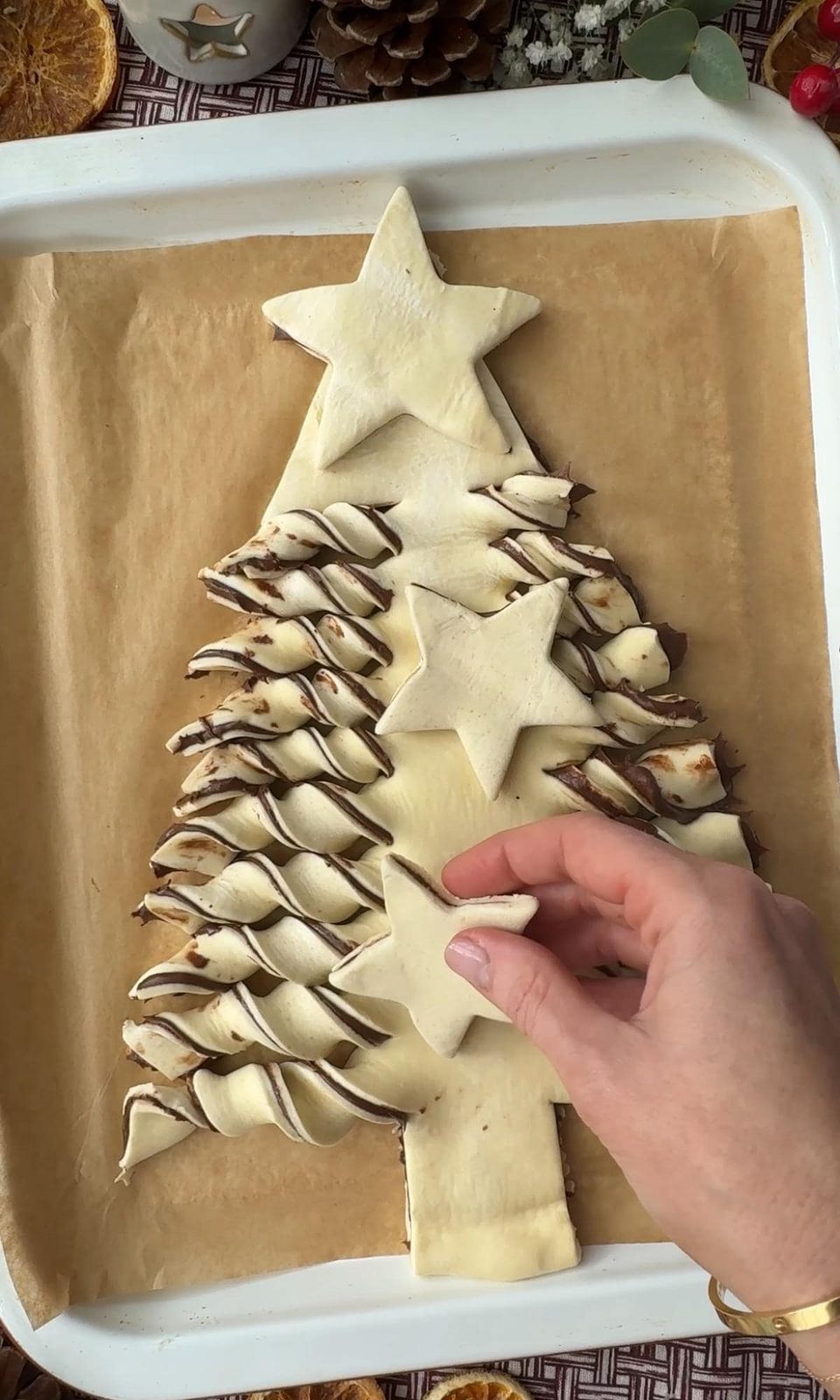 topping stars with nutella puff pastry christmas tree.