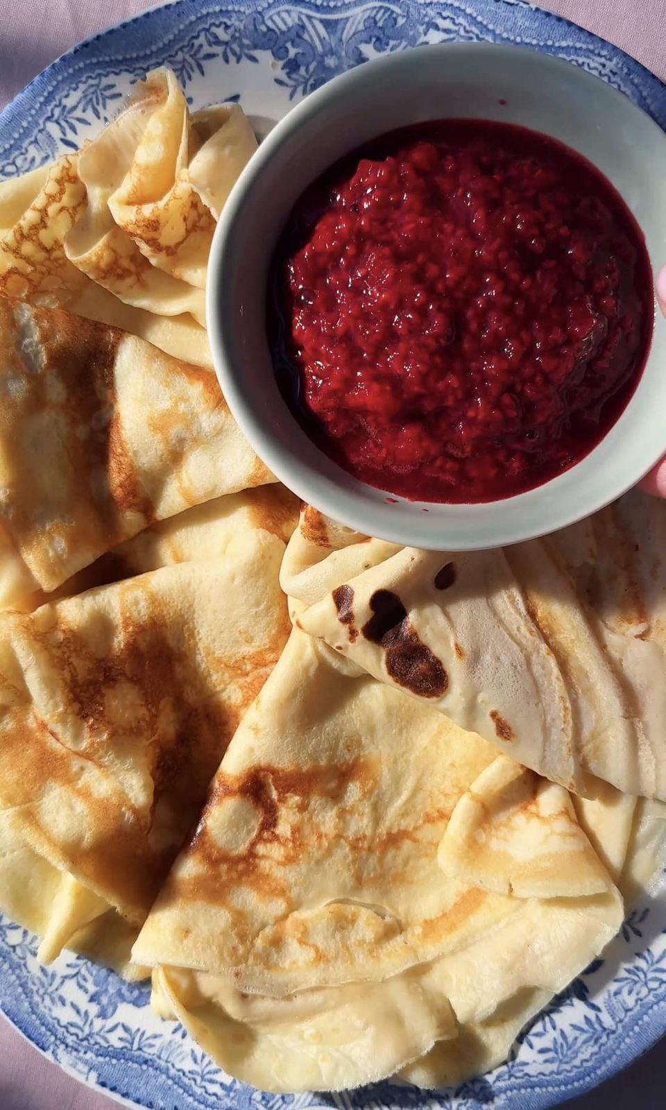 pannekaker on a blue plate.