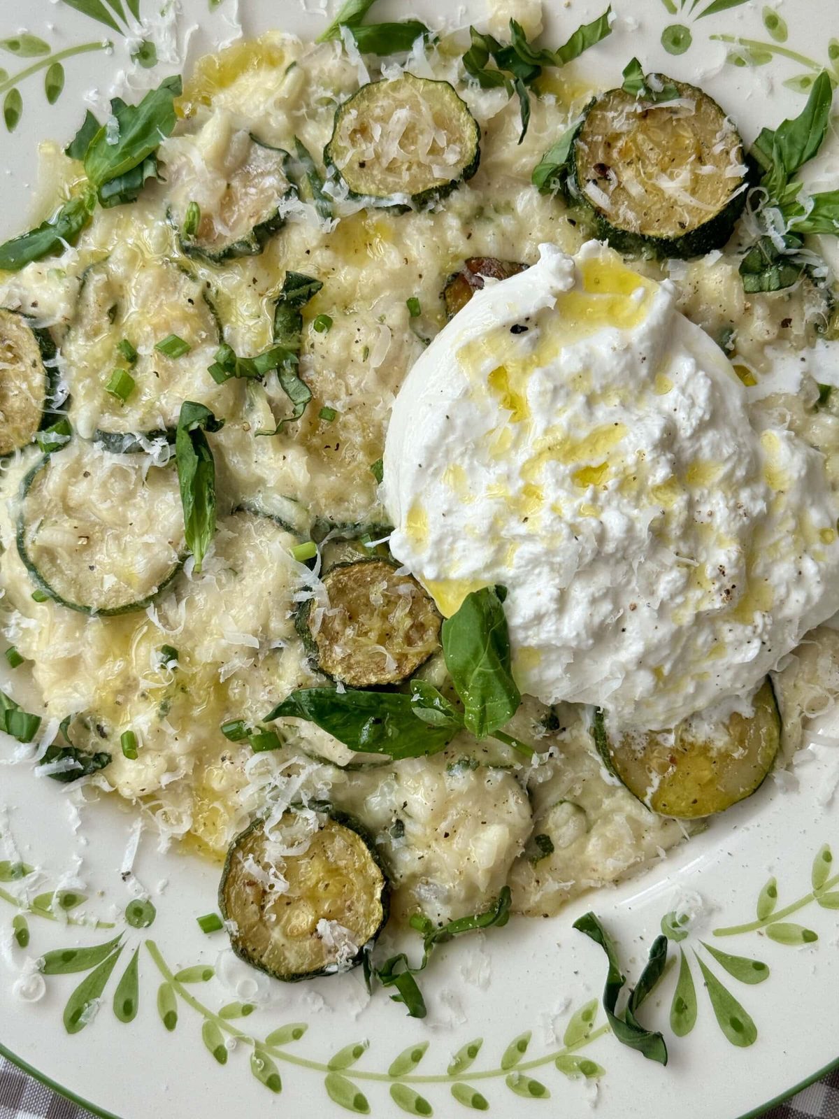 risotto di zucchini close up with burrata.