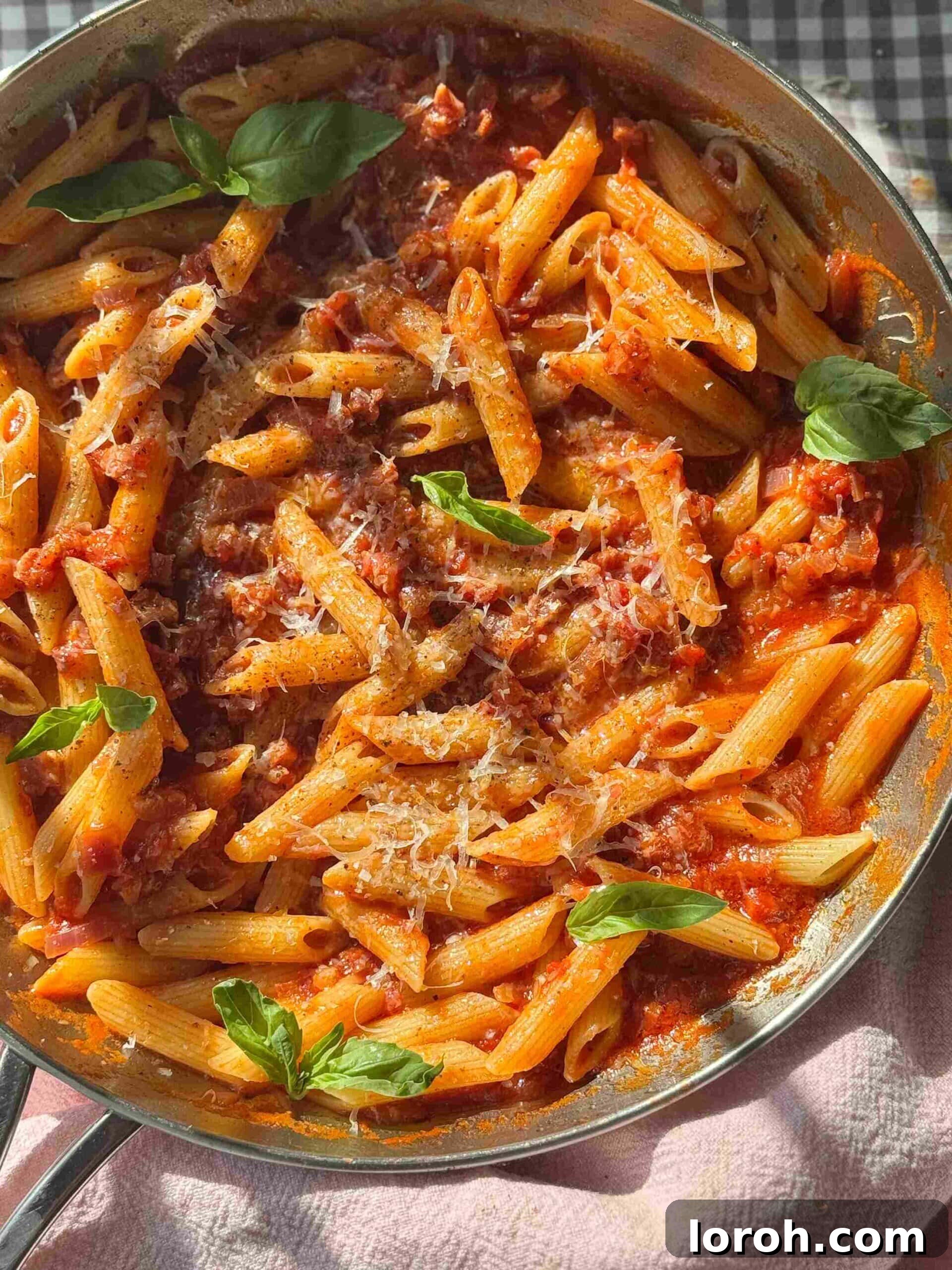 Guanciale Tomato Penne 2 A vibrant bowl of Penne Amatriciana, showcasing the rich tomato sauce, crispy guanciale, and fresh penne pasta, ready to be served.