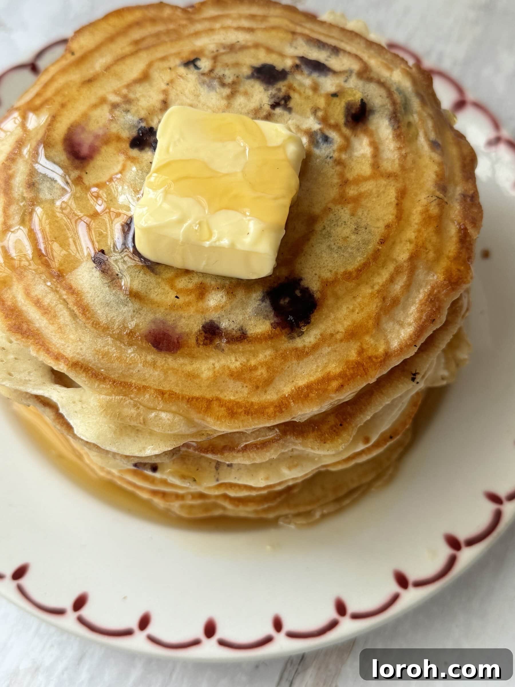 Effortless Fluffy Pancakes Without Baking Powder 3 Another enticing stack of no-baking-powder pancakes, perfectly golden brown, ready to be served.