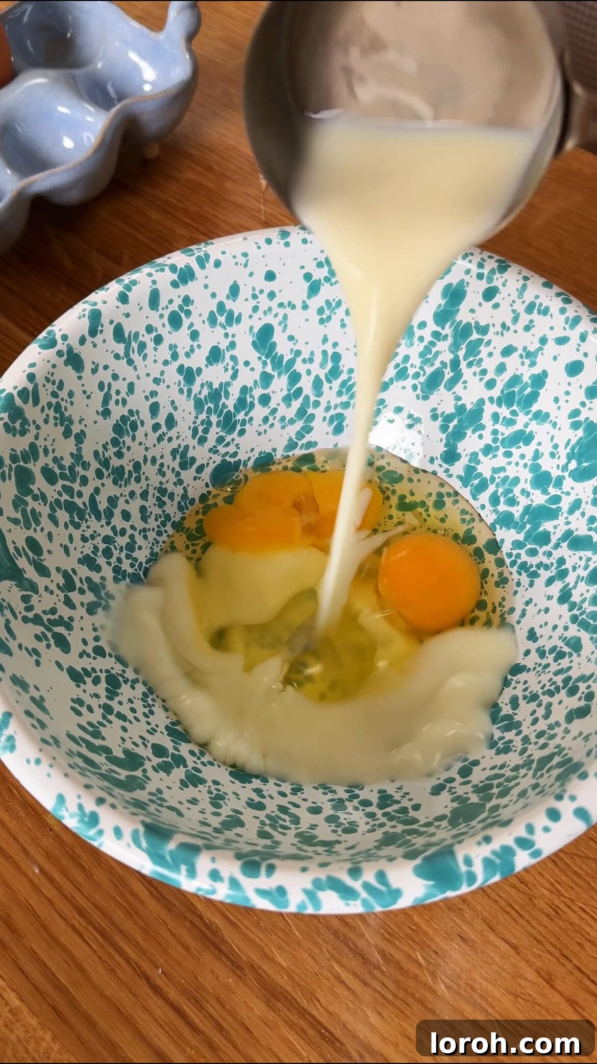 Effortless Fluffy Pancakes Without Baking Powder 4 A large bowl containing pancake batter, freshly mixed and ready for cooking.
