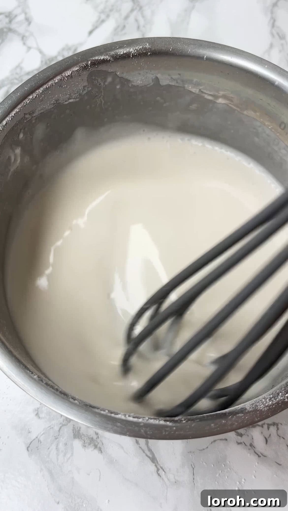 Mixing glutinous rice flour and sugar in a bowl, then adding to water in a saucepan.