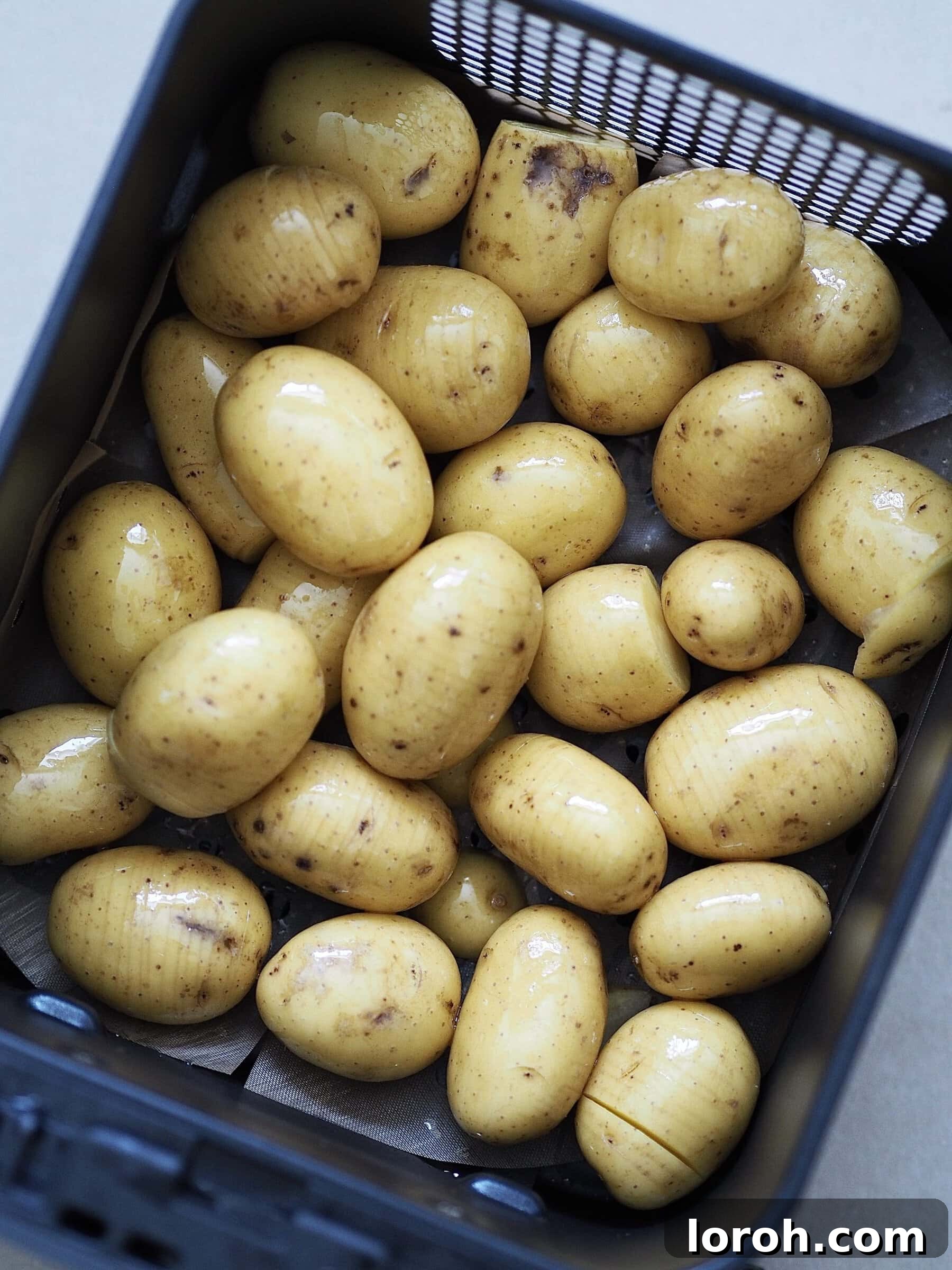 Air Fried Accordion Potatoes 5 Sliced potatoes brushed with oil and salt, ready for the air fryer