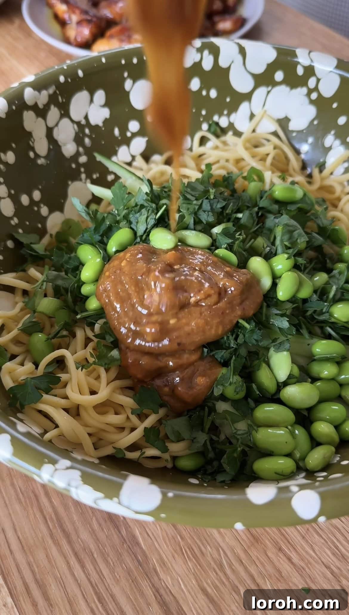 Step four: Assembling the noodles with vegetables and dressing.