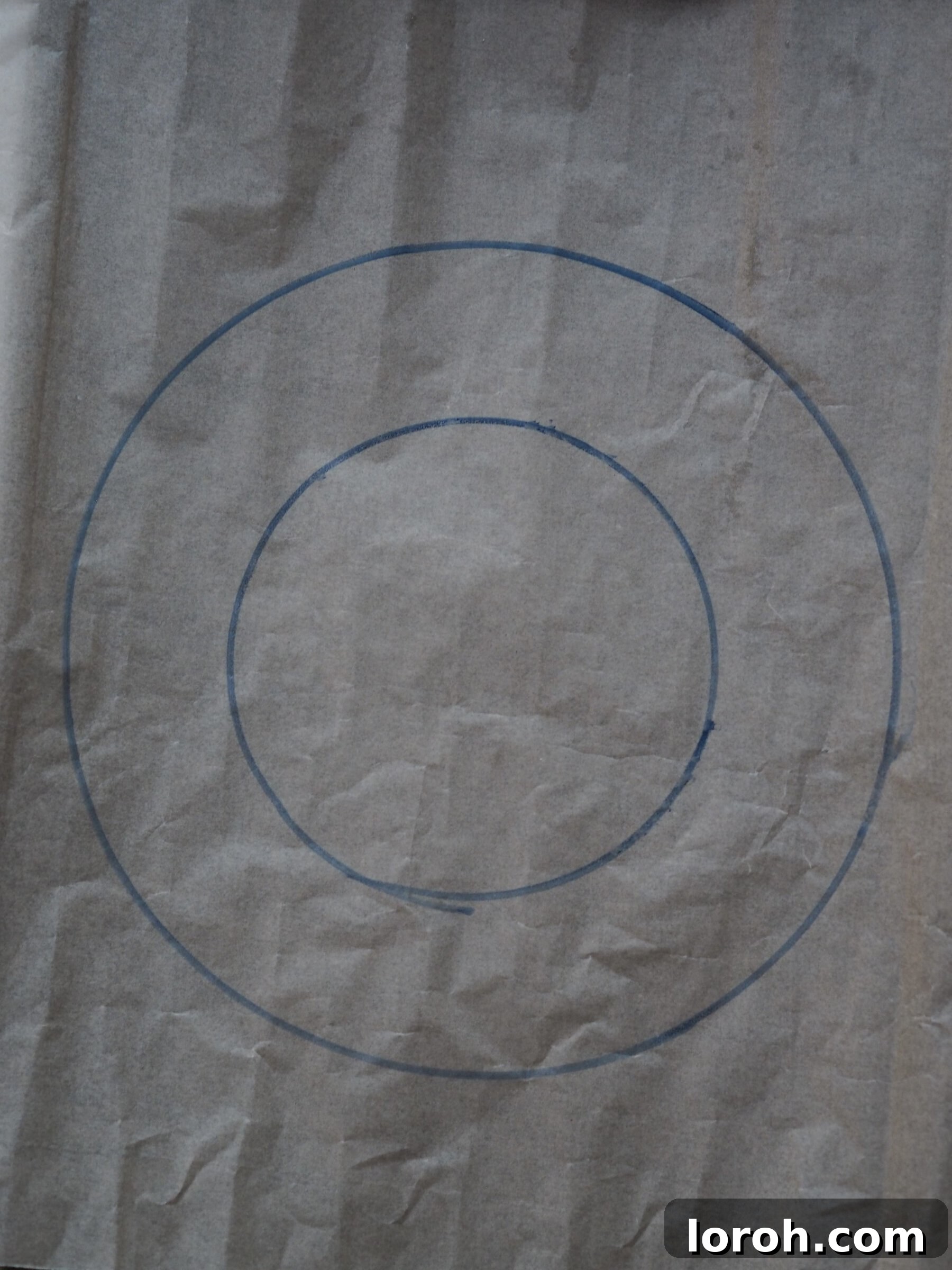 Festive Meringue Wreath 7 Markings on baking paper